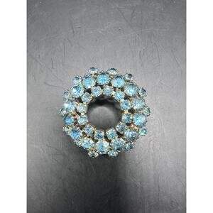 Beautiful 1950s Aquamarine Rhinestone Wreath Brooch in Great Condition